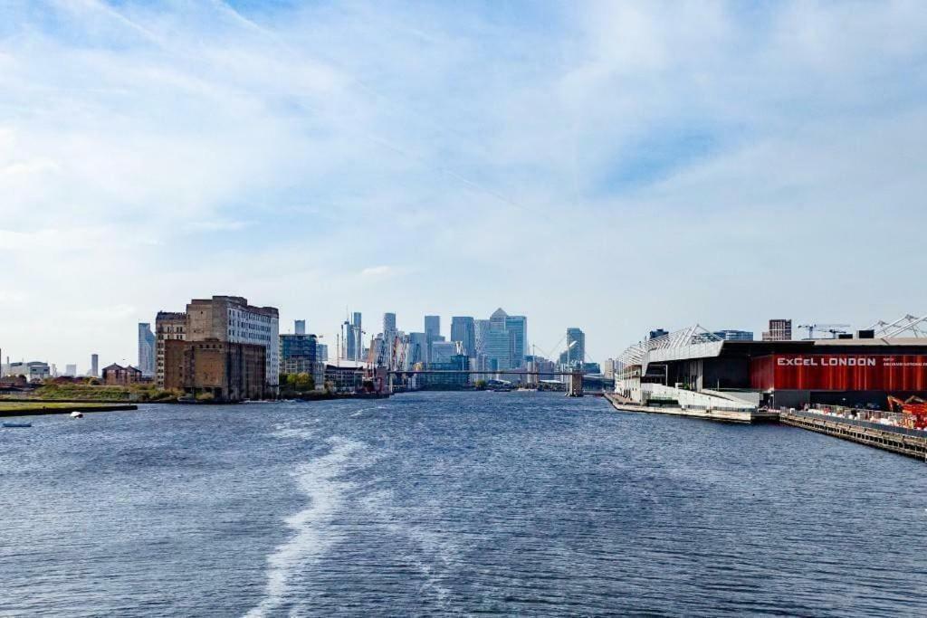 Luxe Apartment By Excel London Exterior photo